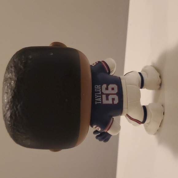 NFL Funko Pop #79 Lawrence Taylor (Home Jersey) 2017 Football Funko - Picture 3 of 5